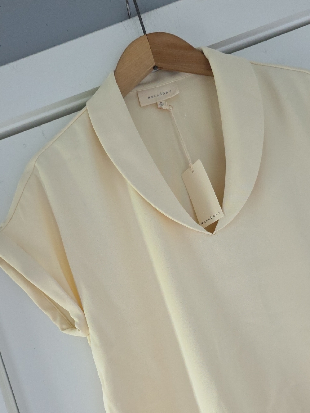 NWT...Melloday Cream Short Sleeve V-Neck Blouse - Picture 3 of 8